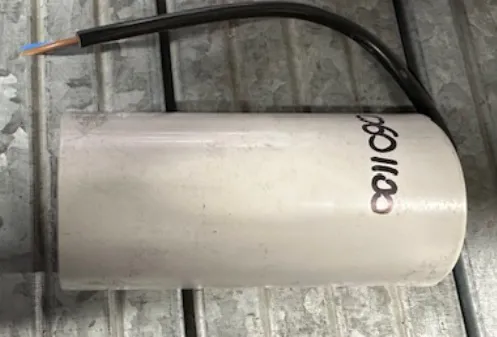 CONDENSATORE 80MF CON CAVO BIPOLARE - codice 24-0601100