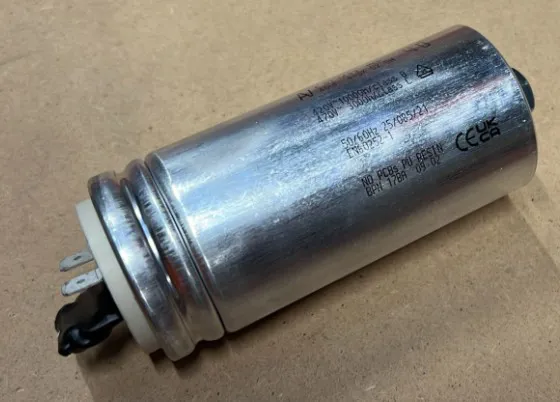 CONDENSATORE 40uF con codolo M8 + fastom (per lift) - codice 10175